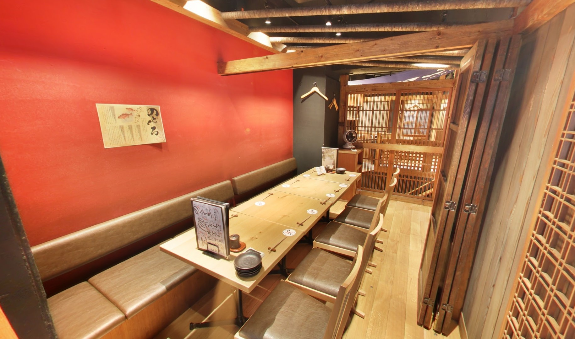 落ち着いた酒蔵風の個室